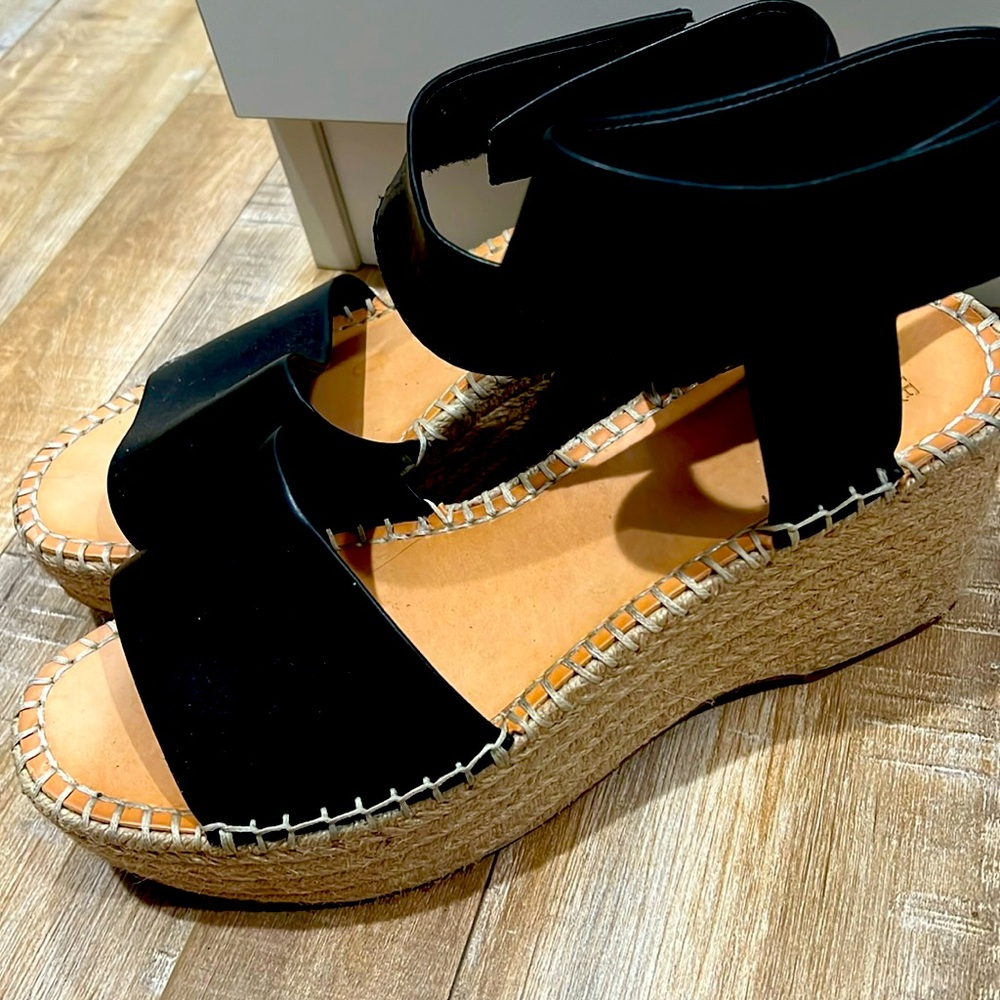 FRYE & Co black leather platform sandals. SZ 8.5. Never used. No box